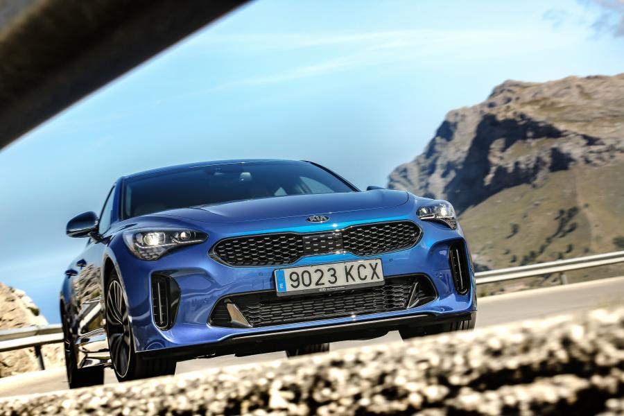  Kia Stinger GT-Line (CK) 2017 года  (WW) (фото 28 из 40)